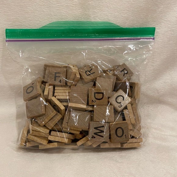 *Vintage* Scrabble Wooden Tiles Letters Lot of 184 (replacement parts) - Picture 2 of 3